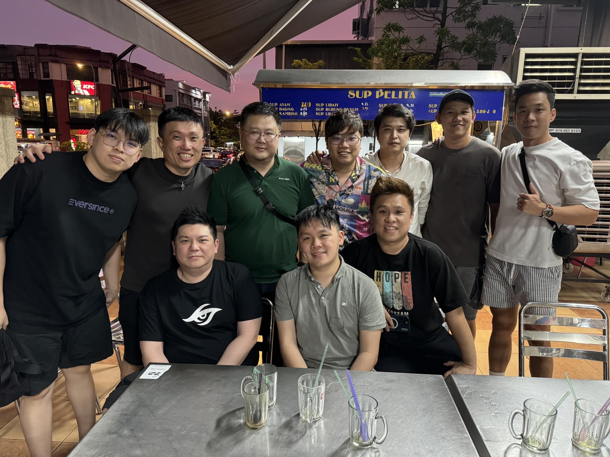 people gathering at mamak